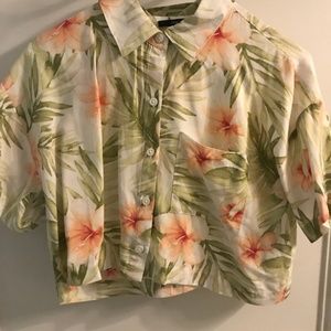 Button up Collard Floral Crop Top